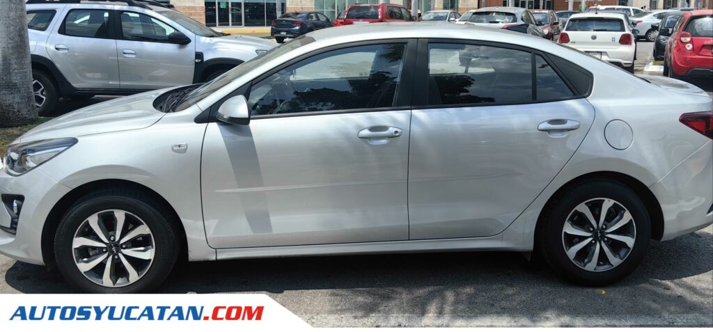 Como nuevo KIA RIO SEDAN AUT. LX