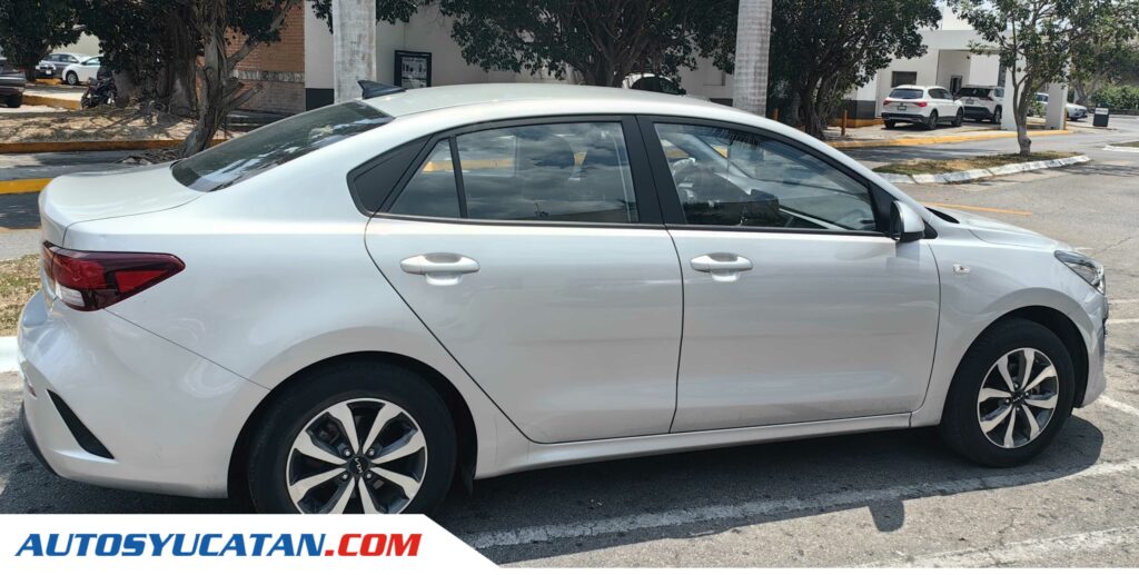Como nuevo KIA RIO SEDAN AUT. LX