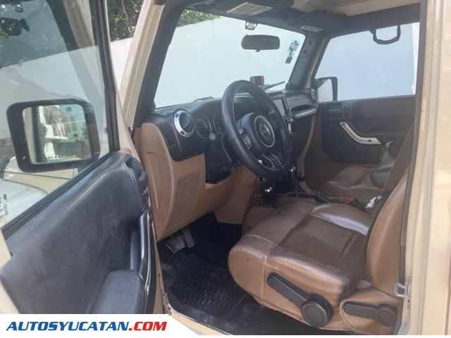 JEEP WRANGLER UNLIMITED SAHARA 4X4 (PLACAS QUINTANA ROO)