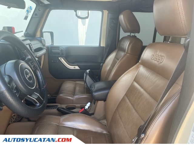 JEEP WRANGLER UNLIMITED SAHARA 4X4 (PLACAS QUINTANA ROO)