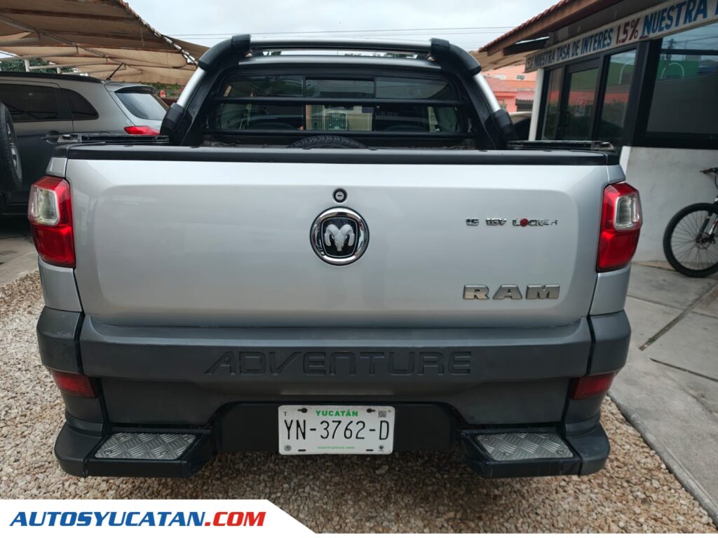 Chrysler RAM 700 Cabina y media 2016