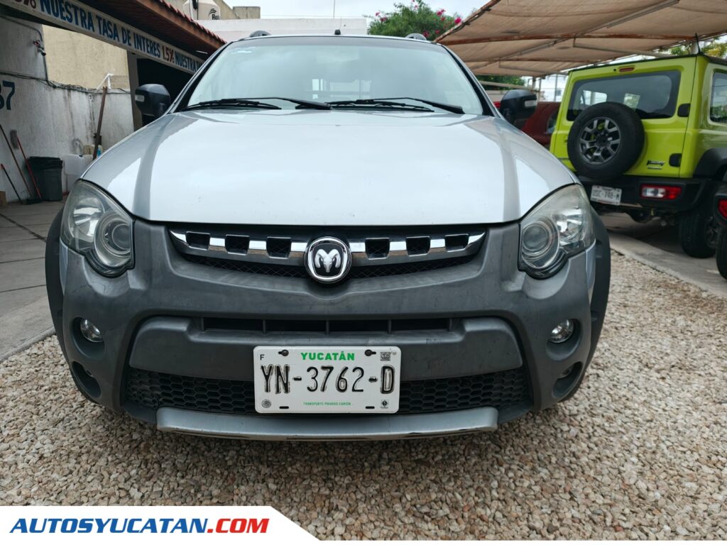 Chrysler RAM 700 Cabina y media 2016