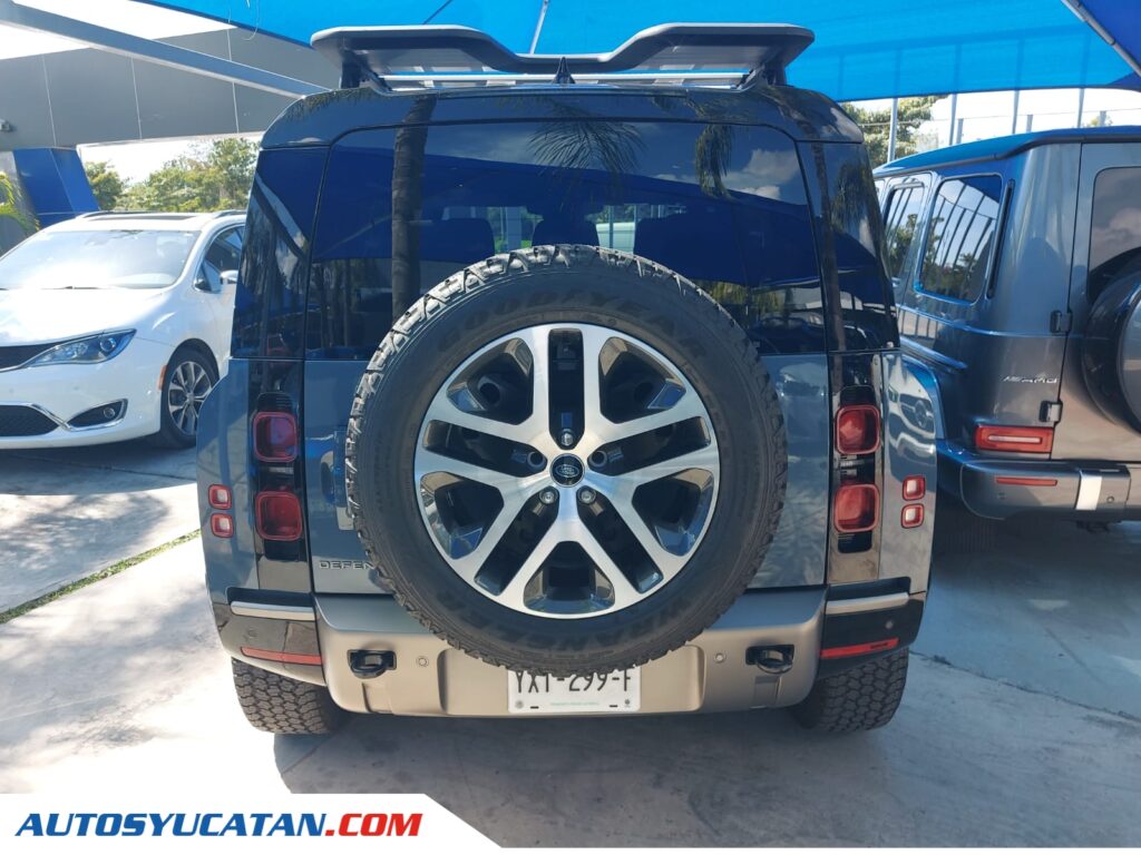 Land Rover Defender 2024