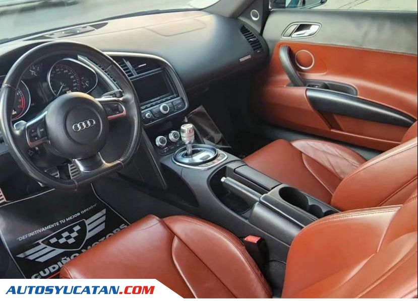 Audi R8 V10 Plus 2012