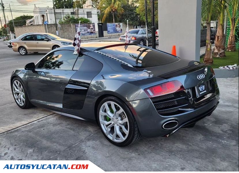 Audi R8 V10 Plus 2012