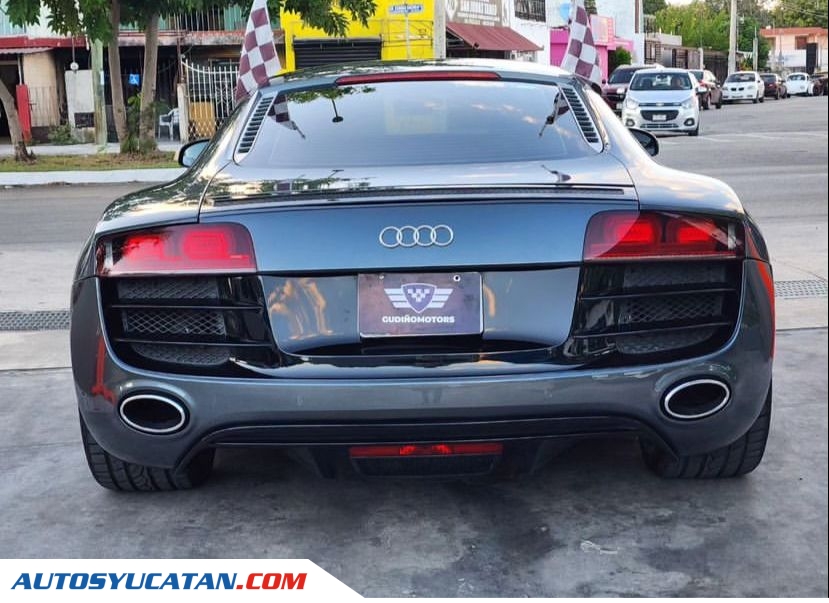 Audi R8 V10 Plus 2012