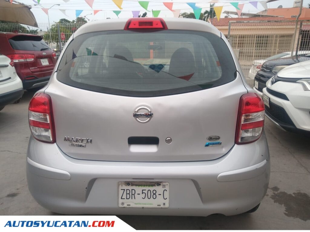 Nissan March Standard 2016