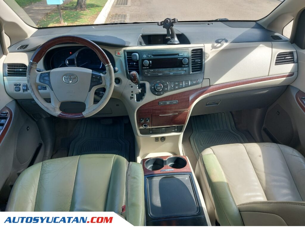 Toyota Sienna XLE Limited 2013