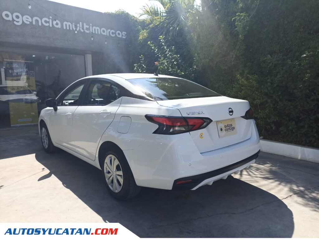NISSAN VERSA
