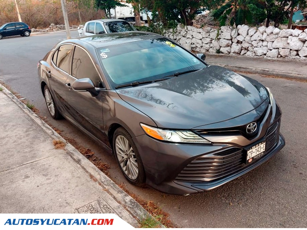 Toyota Camry XLE Navy 2019