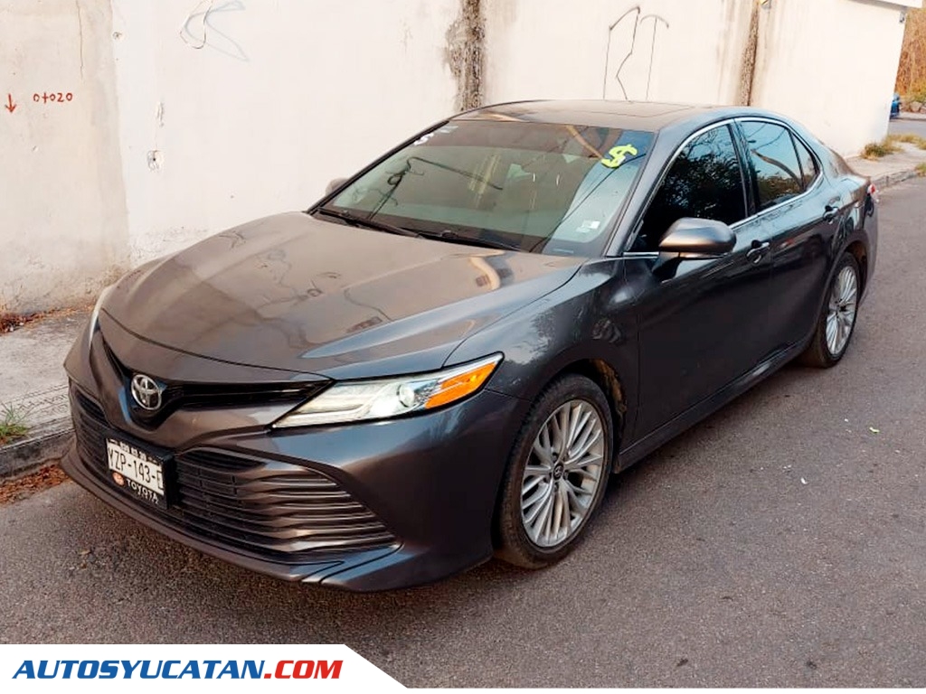 Toyota Camry XLE Navy 2019