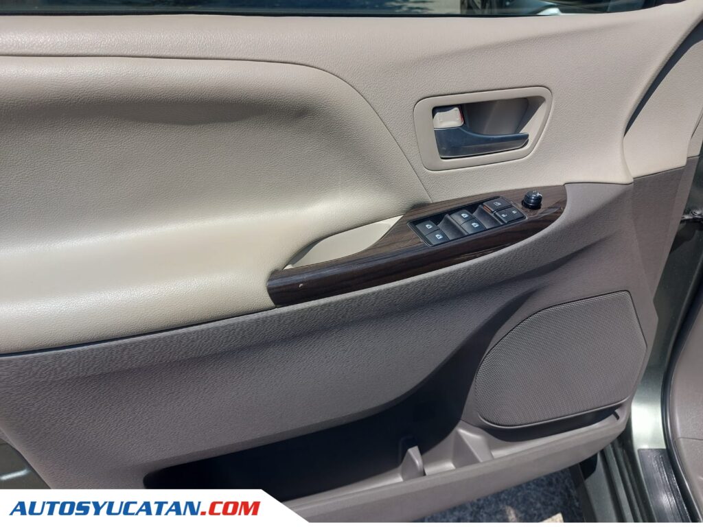 Toyota Sienna XLE 2019