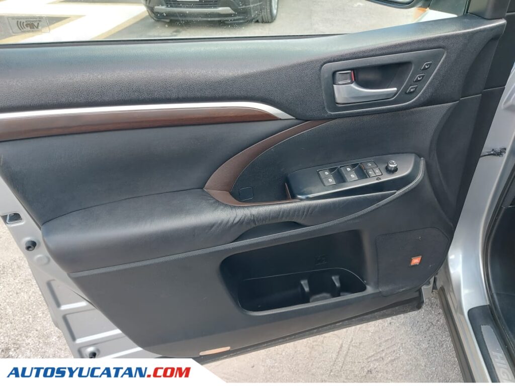 Toyota Highlander Limited Panoramic Roof 2016