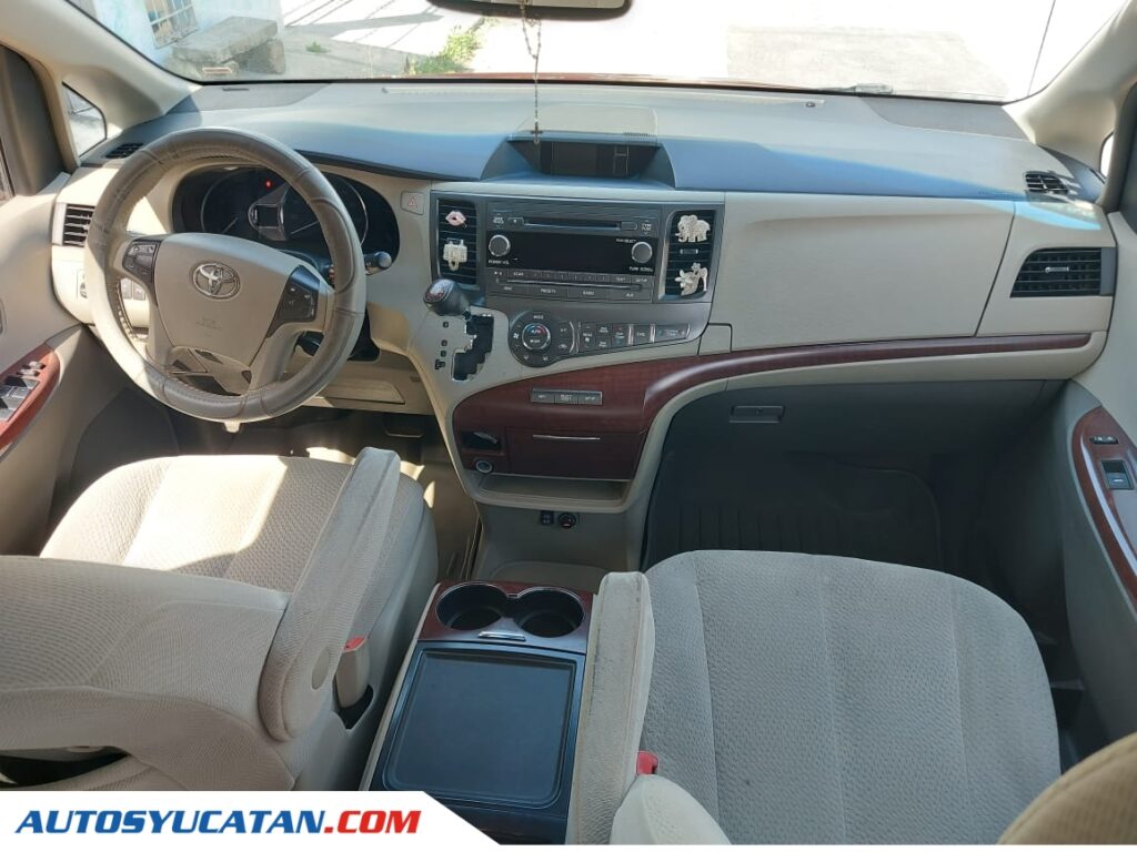 Toyota Sienna XLE 2014