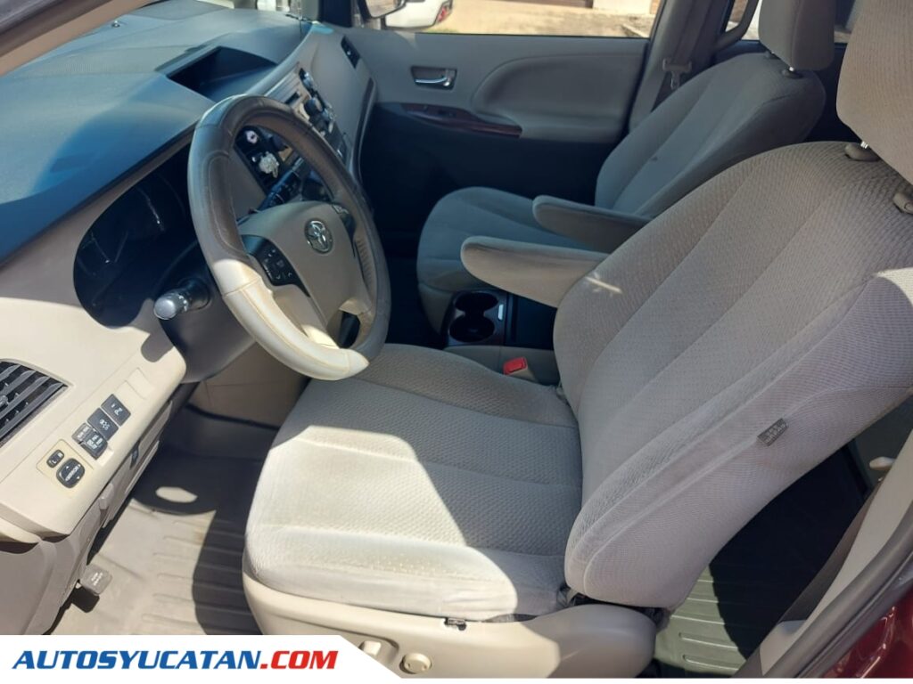 Toyota Sienna XLE 2014