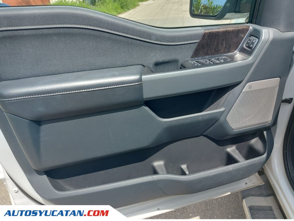 Ford Lobo Lariat 4x4 2023