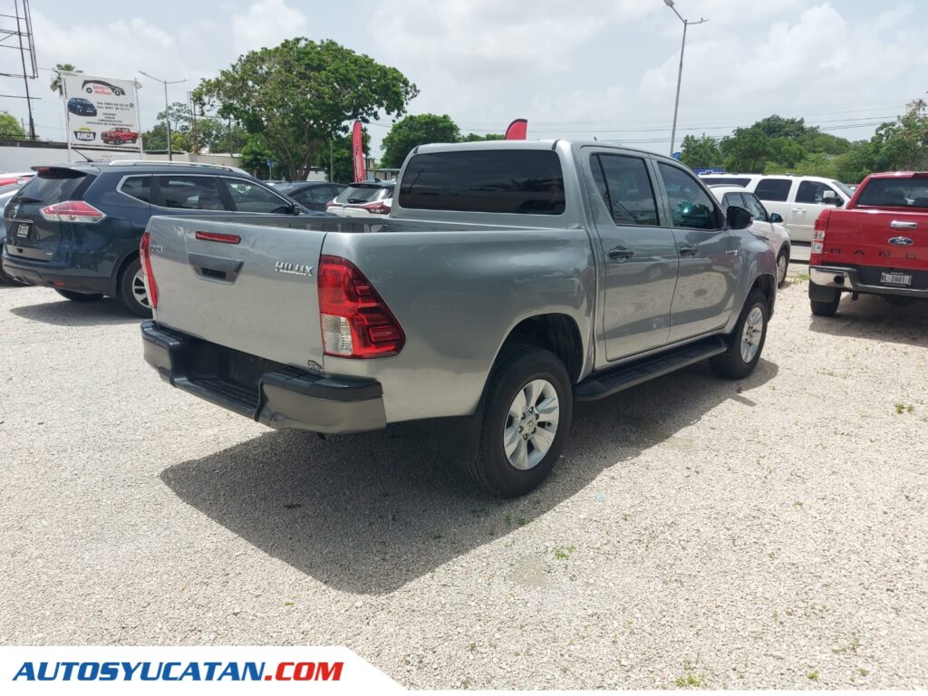 Toyota Hilux SR 2018