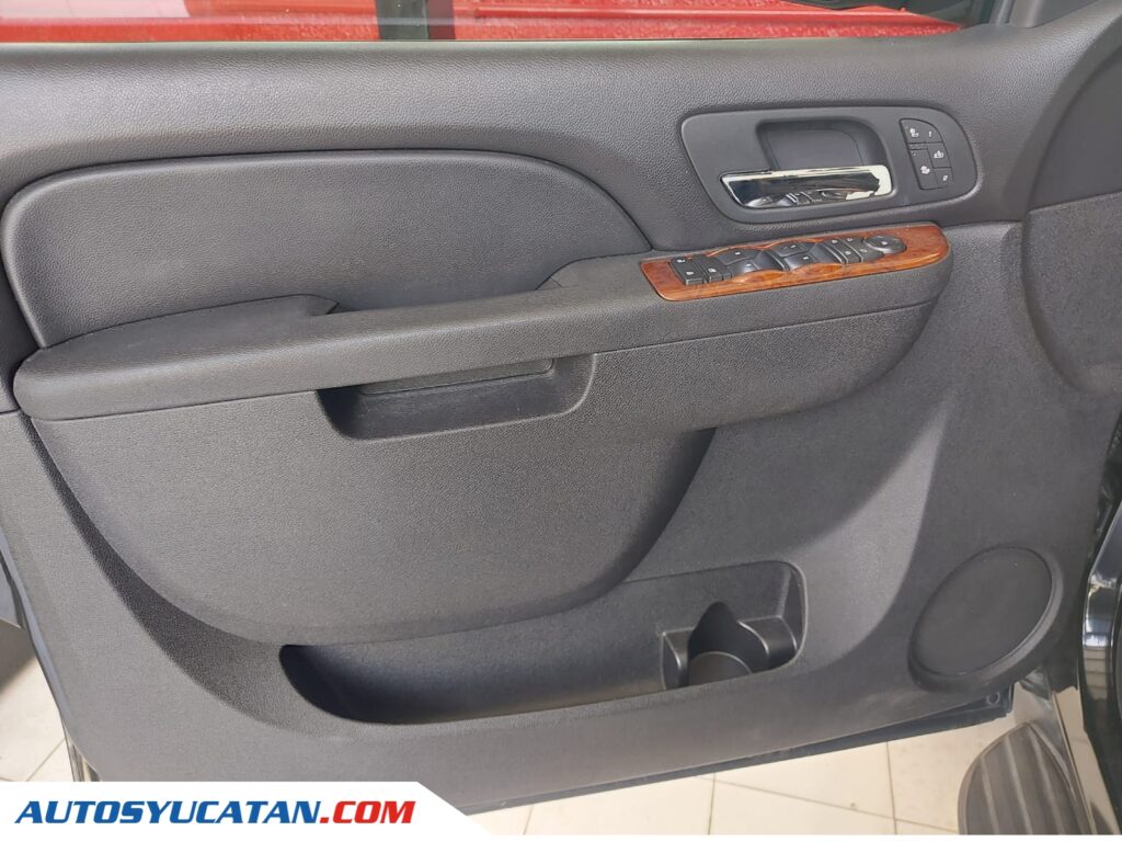 Chevrolet Suburban 2011