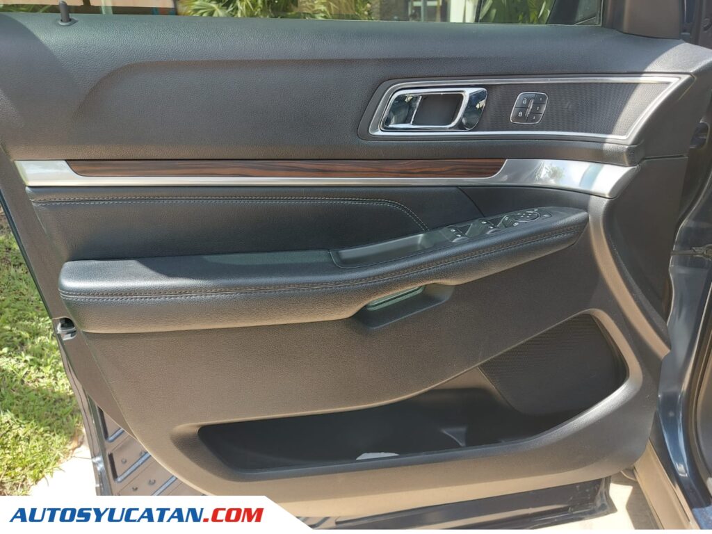 Ford Explorer Limited FWD 4E 2016