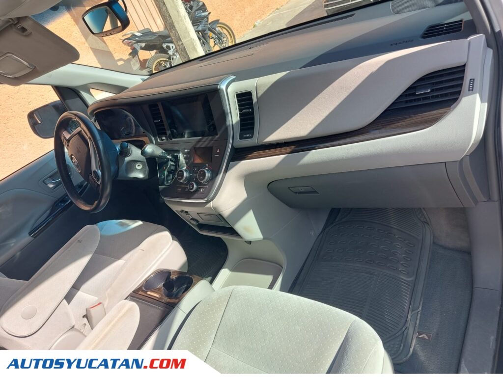 Toyota Sienna XLE 2017