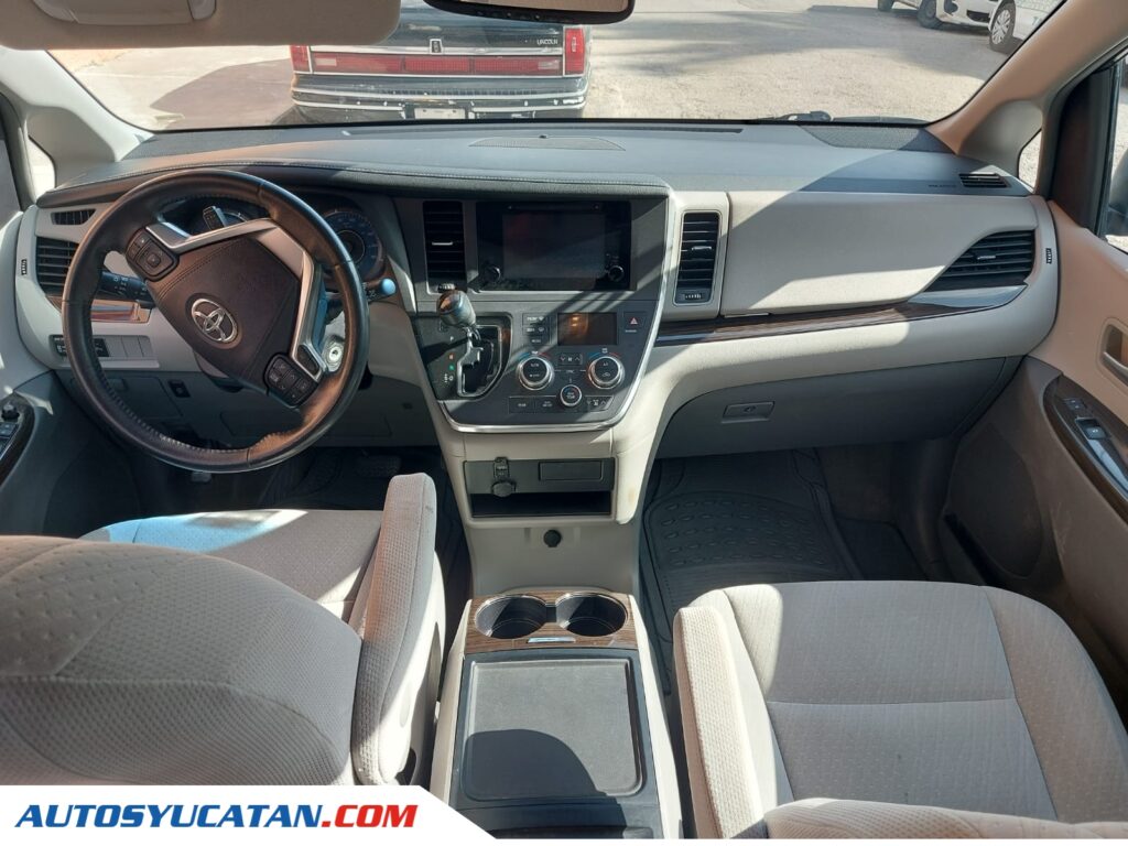 Toyota Sienna XLE 2017