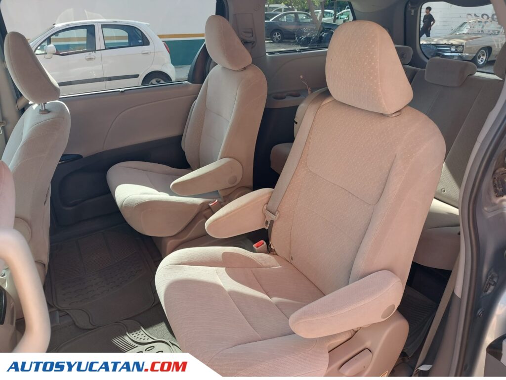 Toyota Sienna XLE 2017