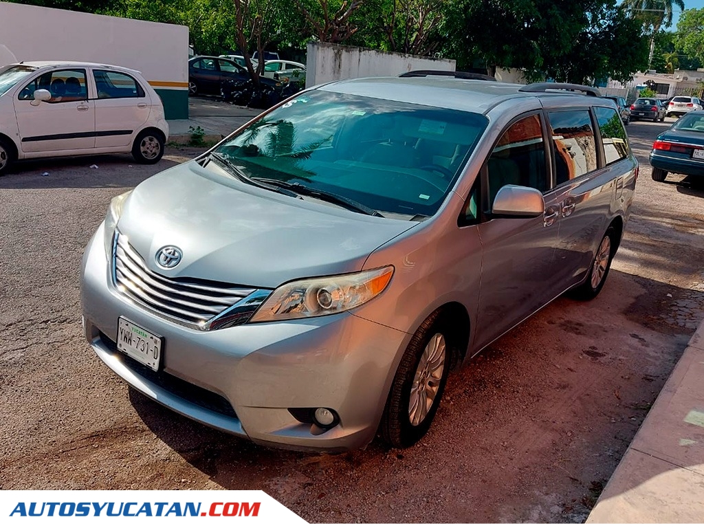 Toyota Sienna XLE 2017