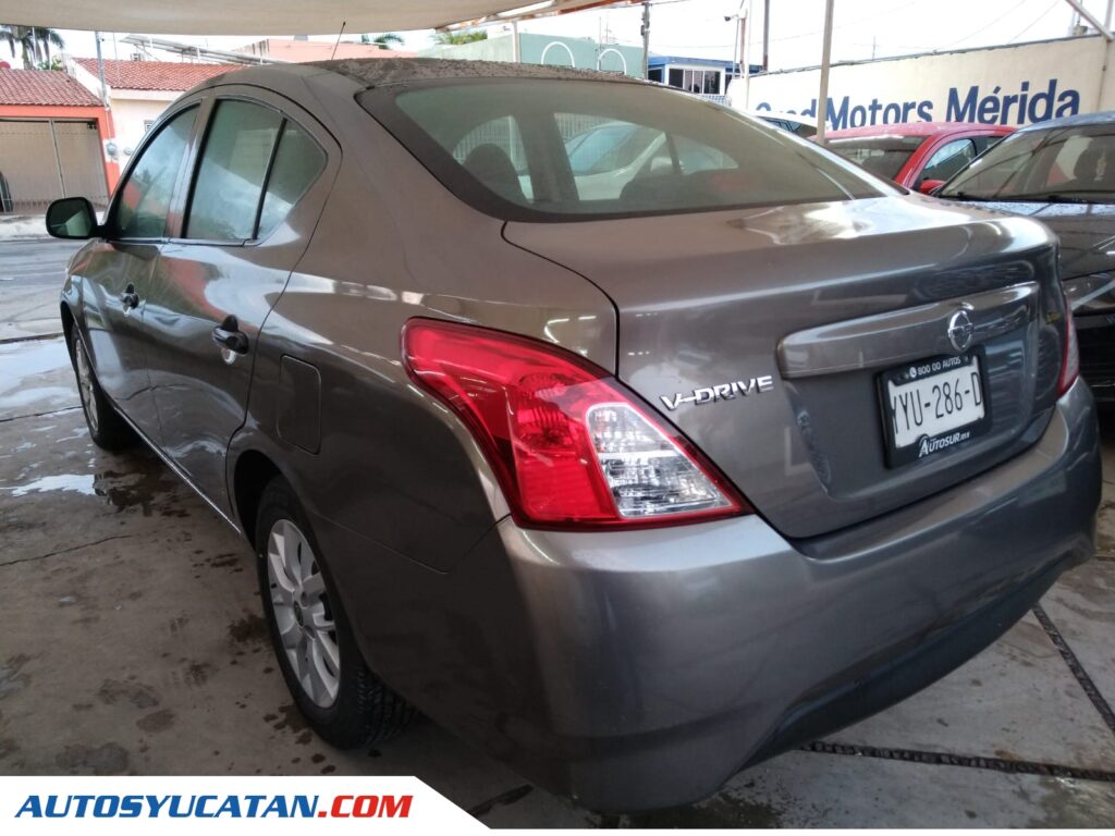 Nissan Versa Standard 2021