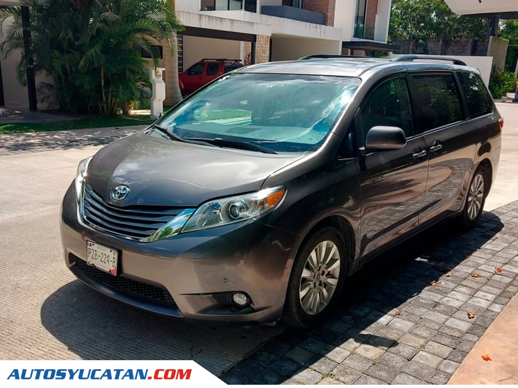 Toyota Sienna XLE 2016