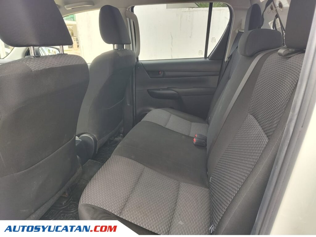 Toyota Hilux SR 2017