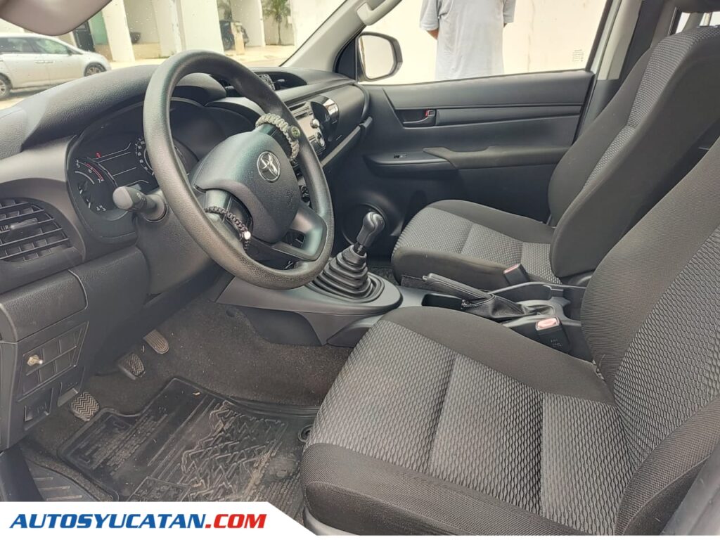 Toyota Hilux SR 2017