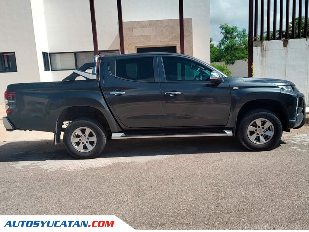 Mitsubishi L200 Doble Cabina 4X2 2021