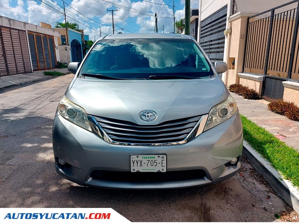 Toyota Sienna XLE 2015