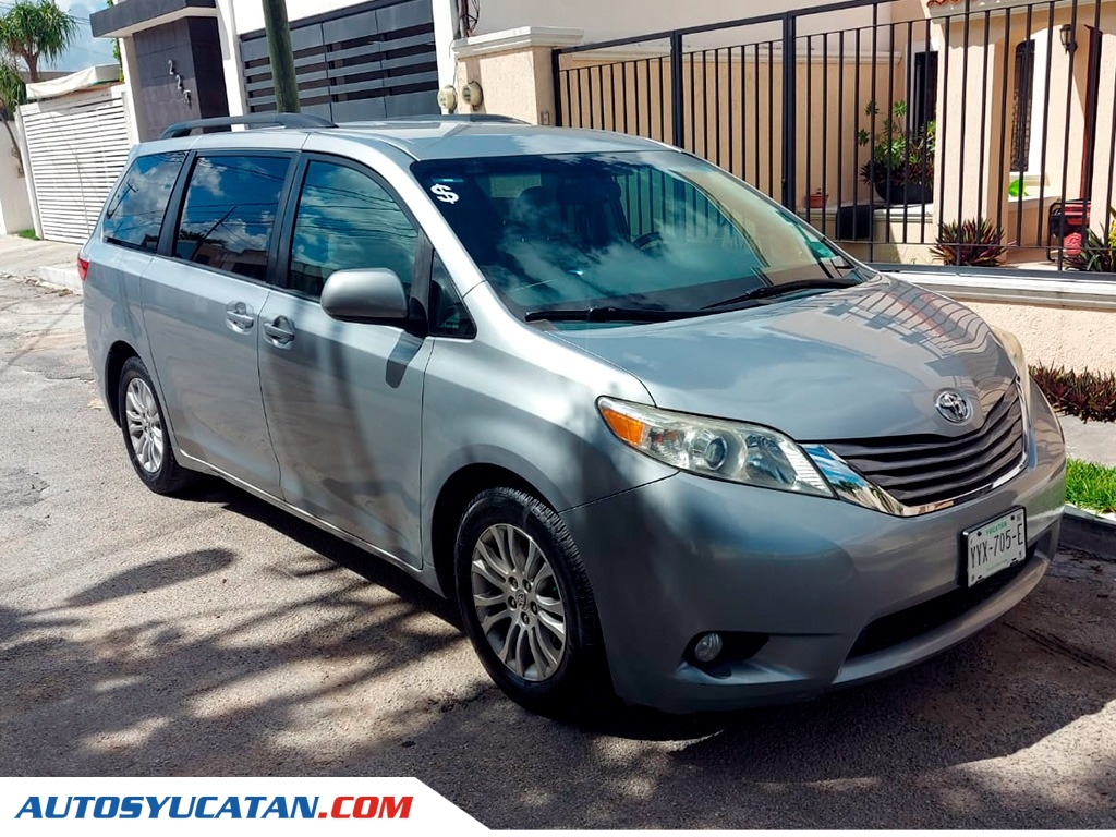 Toyota Sienna XLE 2015