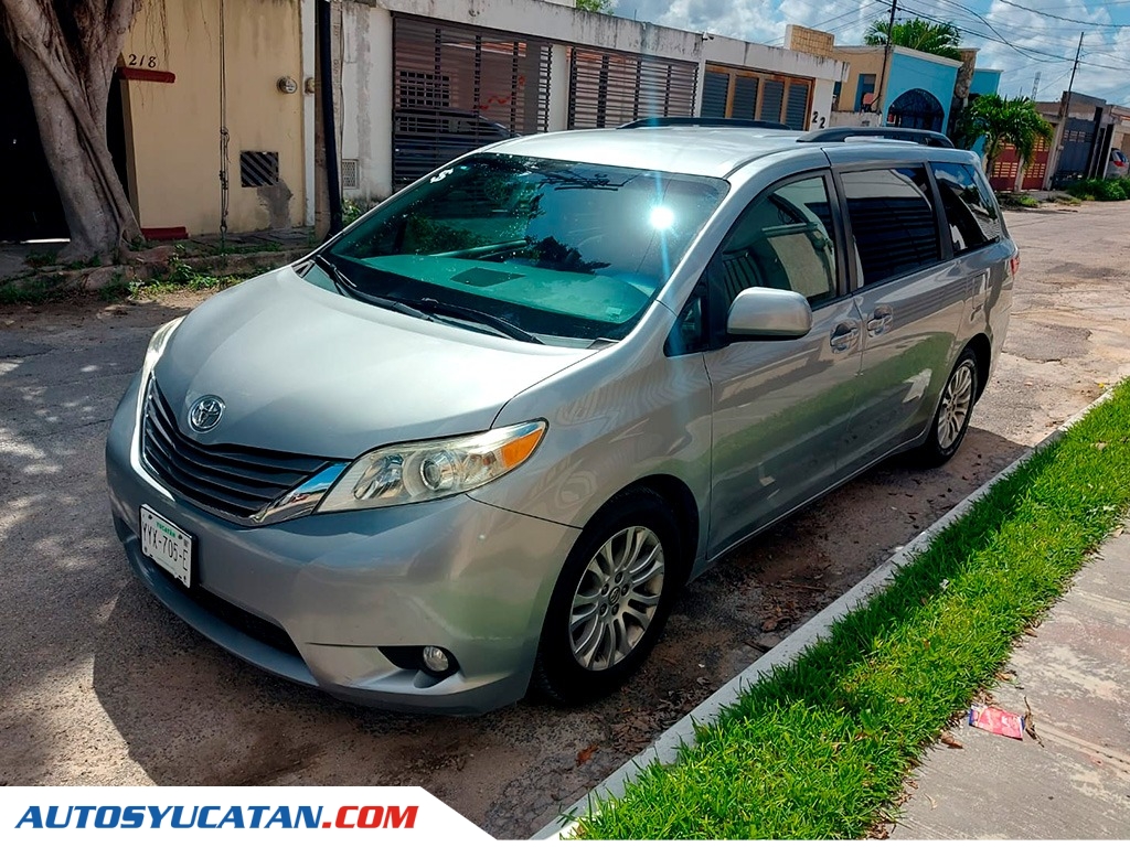 Toyota Sienna XLE 2015