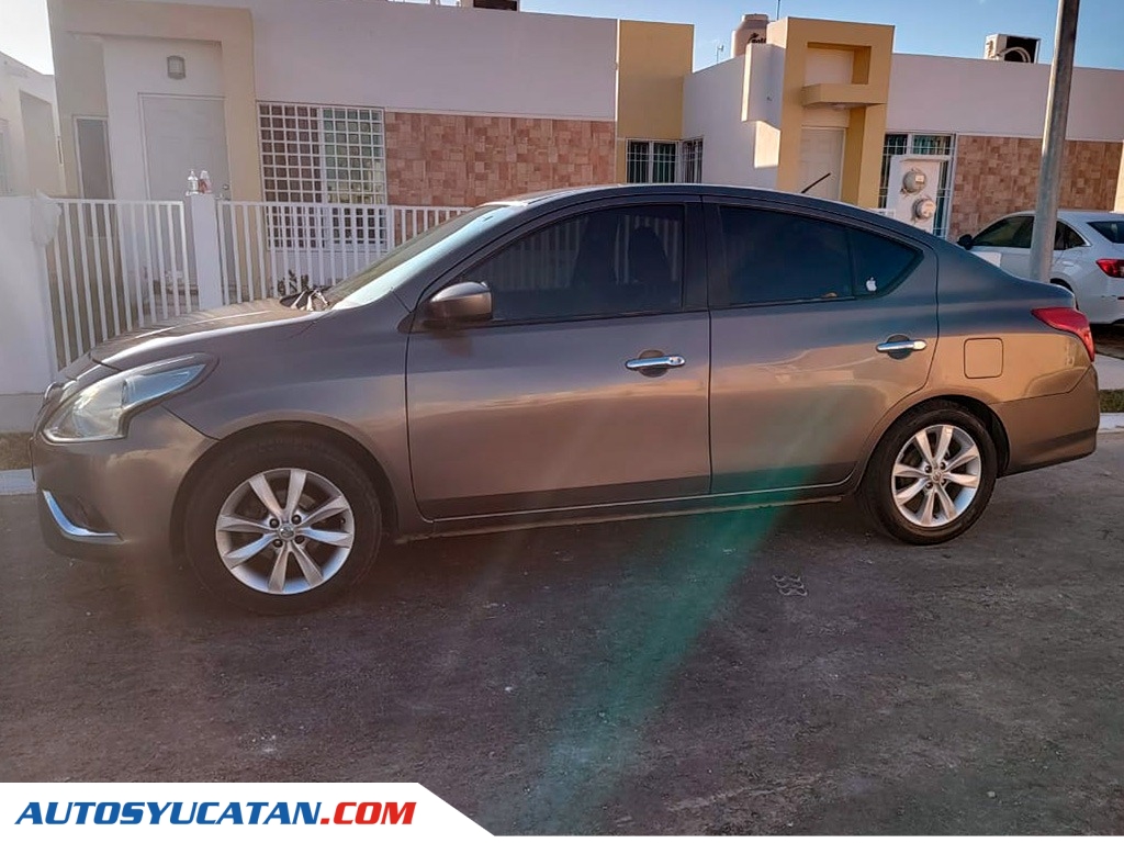 Nissan Versa Advance 2015