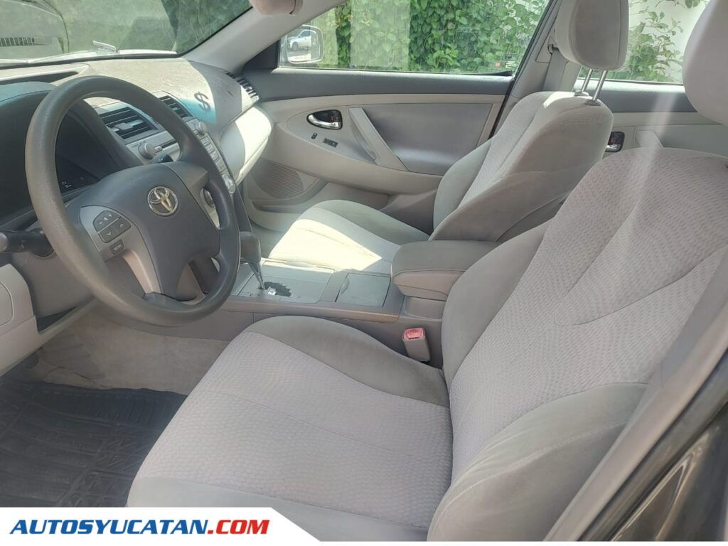 Toyota Camry LE 2010