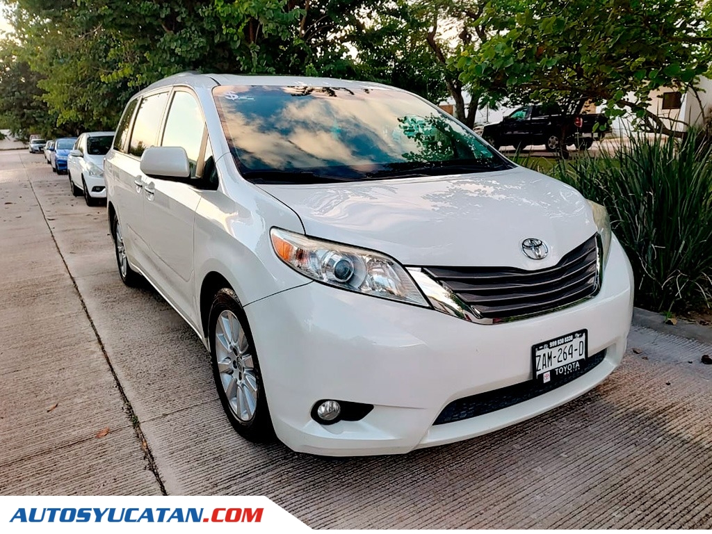Toyota Sienna XLE 2015