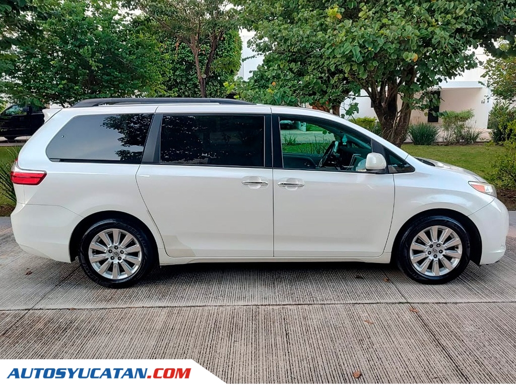Toyota Sienna XLE 2015