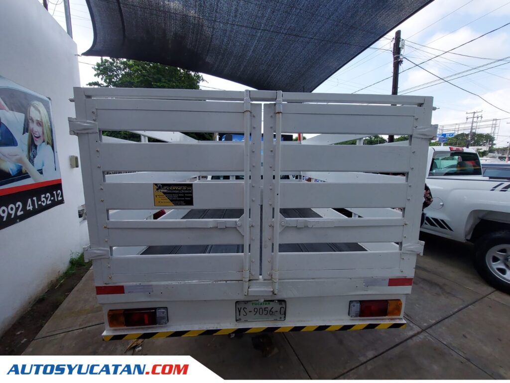 Nissan NP300 Estacas 2015