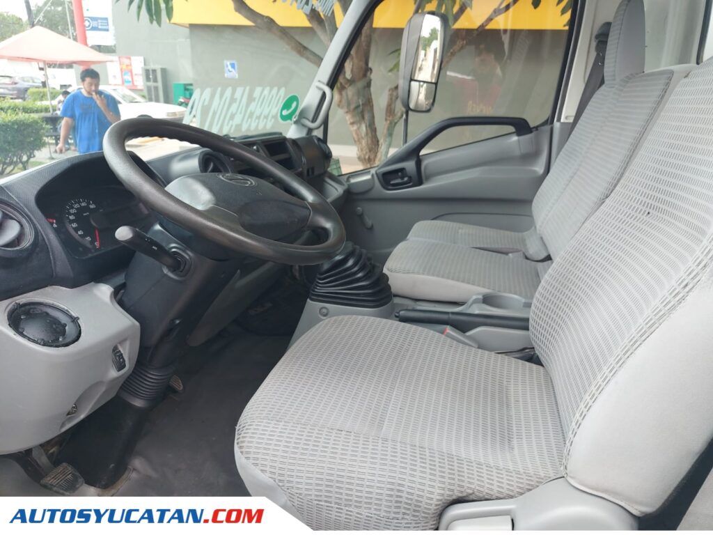 Hino 300 2016