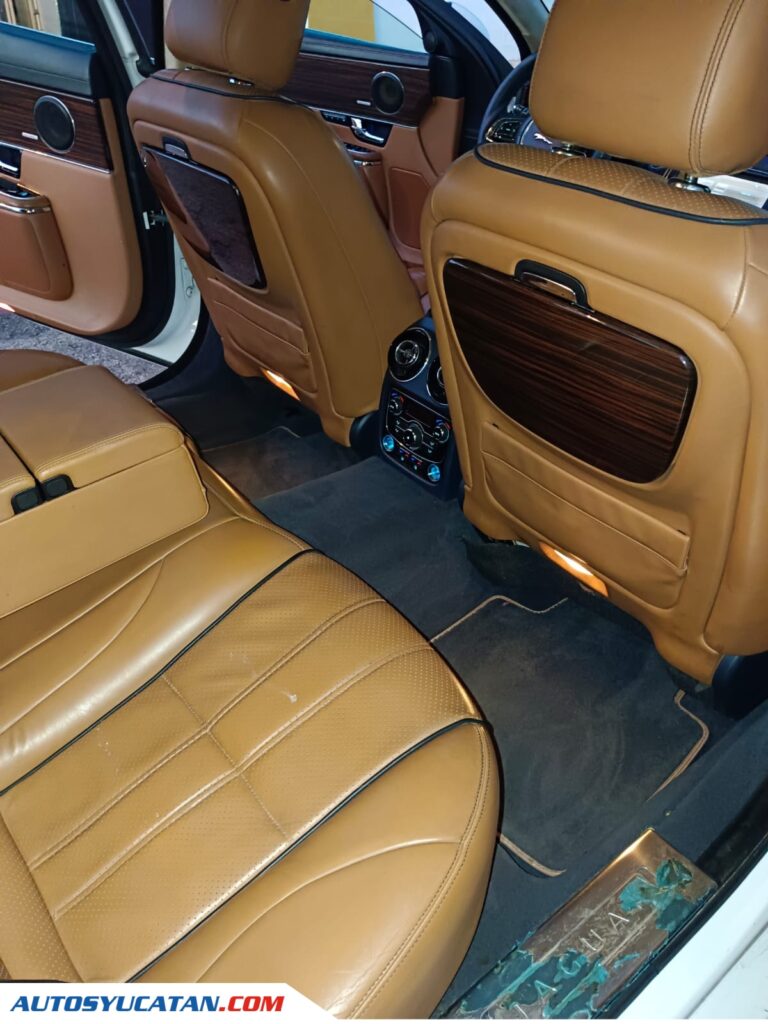 Jaguar XJ 2011