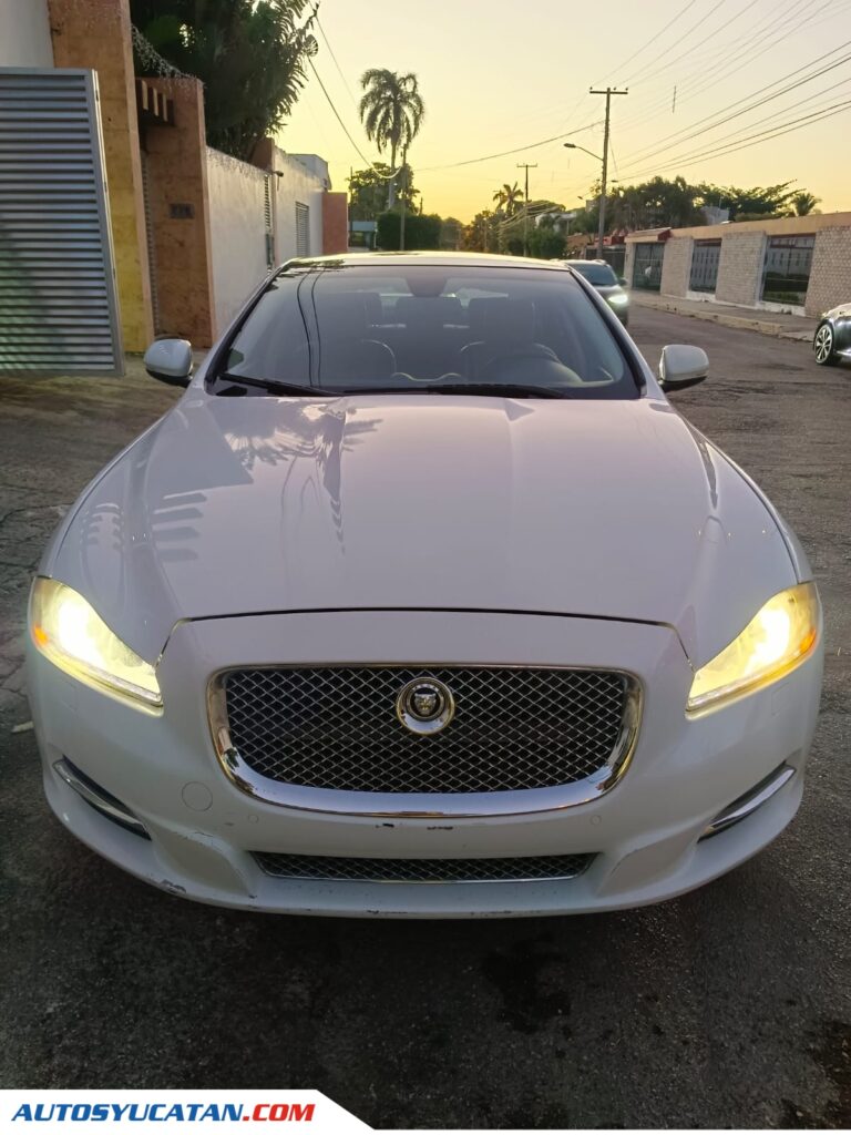 Jaguar XJ 2011