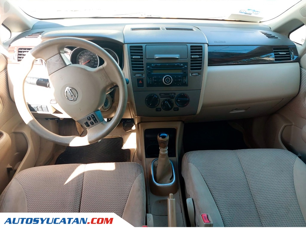 Nissan Tiida Sedan Emotion 2011