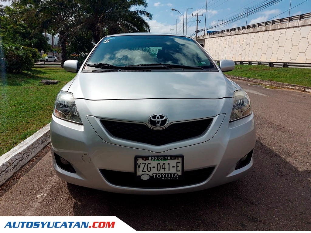 Toyota Yaris Sedan Premium Automático 2016