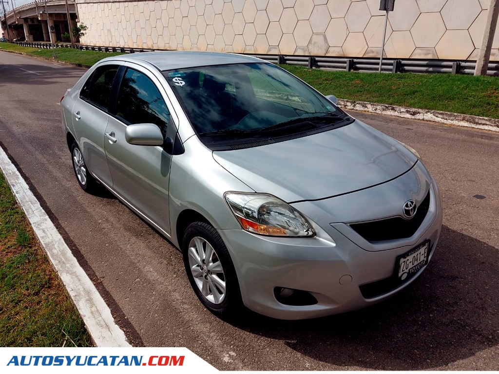 Toyota Yaris Sedan Premium Automático 2016