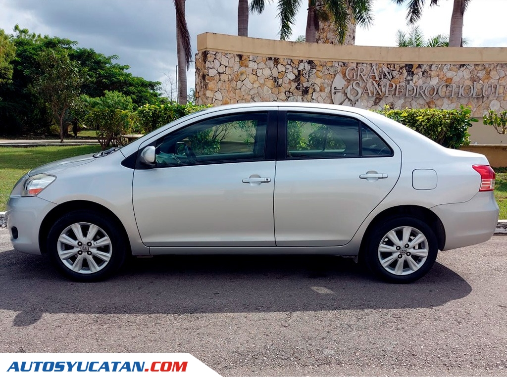 Toyota Yaris Sedan Premium Automático 2016