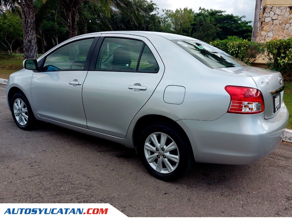 Toyota Yaris Sedan Premium Automático 2016
