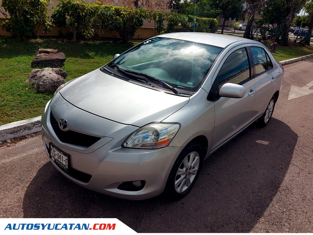 Toyota Yaris Sedan Premium Automático 2016