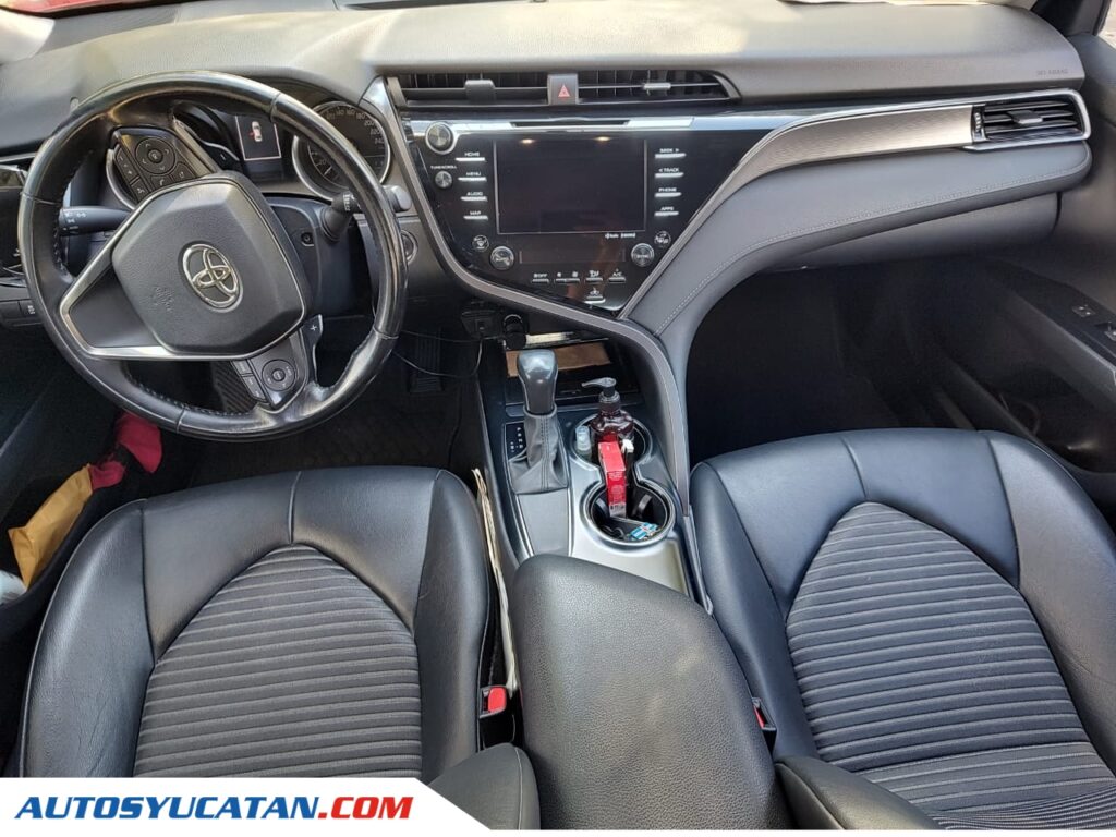 Toyota Camry SE 2020